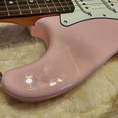 Squier Classic Vibe ’60s Stratocaster HSS Shell Pink + CME Pink Hardshell Case image 7