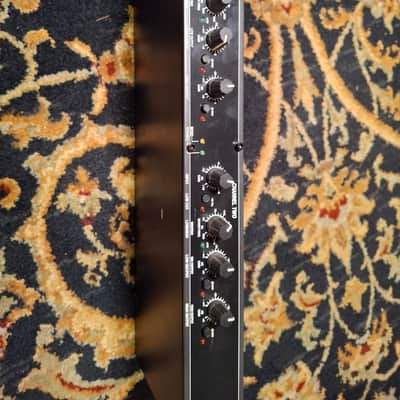 dbx 223XL Stereo 2-Way / Mono 3-Way Crossover 2000s - Gray image 2