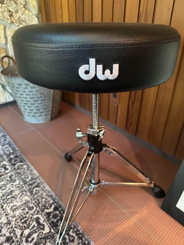 DW 9100M Round Drum Throne image 1