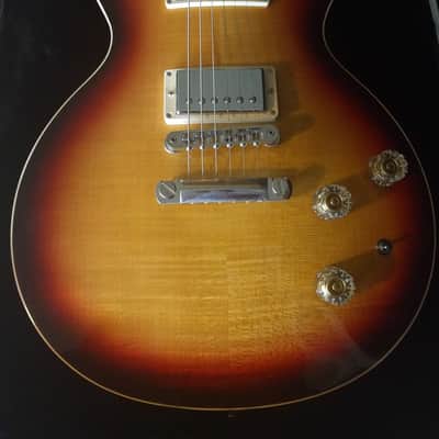 Gibson Les Paul Classic 2015 3 Color Sunburst, excellent and with upgrades and Gibson hard case. image 3