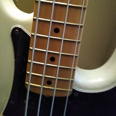 Fender P-Bass Deluxe 2016 Translucent White USA , WOW image 10