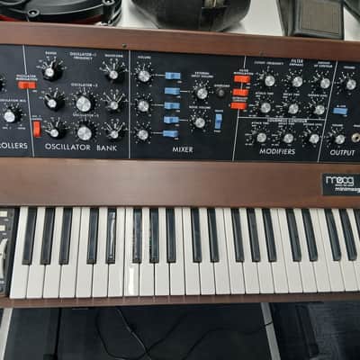 Moog Minimoog Model D 44-Key Monophonic Synthesizer 1971 - 1982 - Black / Wood