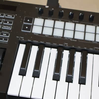 Novation Launchkey 49 MKIV MIDI Keyboard Controller 2024 - Present - Black image 10