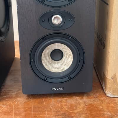 Focal Shape Twin (2020 Walnut Finish) Local Pickup in Nashville image 4