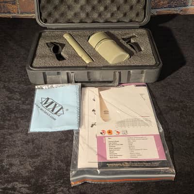 MXL 990 / 991 Condenser Microphone Kit w/ Carrying Case & Mic Clips image 1