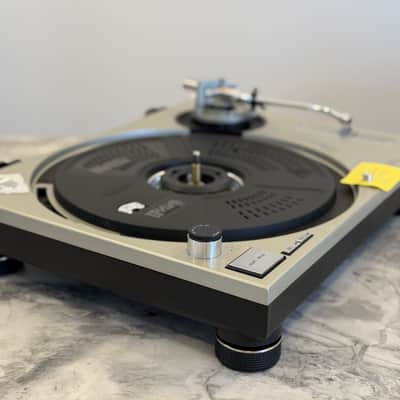 Technics SL-1200 MK2 2004 - Silver image 10