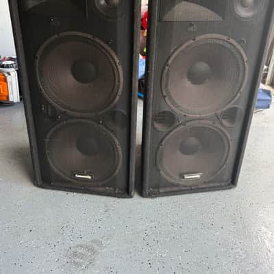 Pair of Community XLT525 Speakers image 1