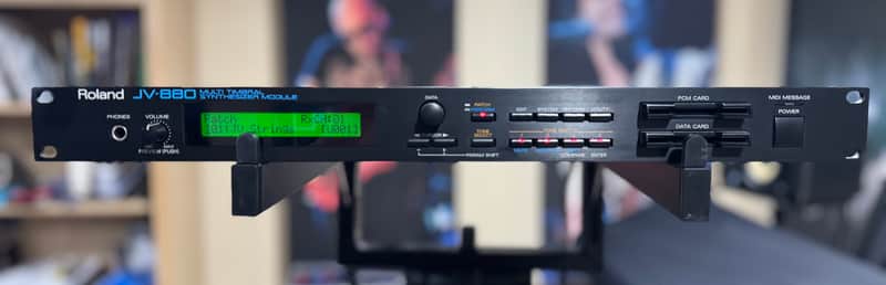 Roland JV-880 Multi Timbral Synthesizer Module