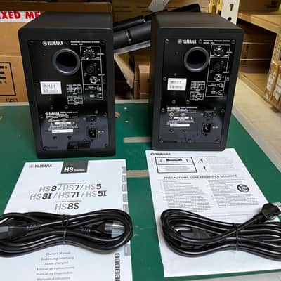 Yamaha HS5 5" Powered Studio Monitor (Pair) - Black image 6