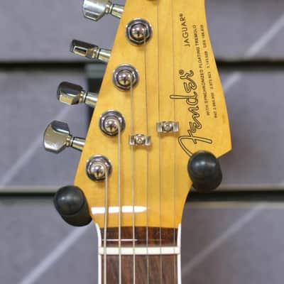 Fender Kurt Cobain Jaguar, 3-Colour Sunburst, Rosewood - Incl Hard Case image 4