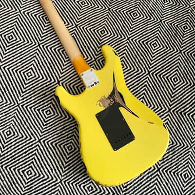 Fender Custom Shop '63 Stratocaster / Graffiti Yellow over Black Relic / Musikhaus Hermann MBD image 6