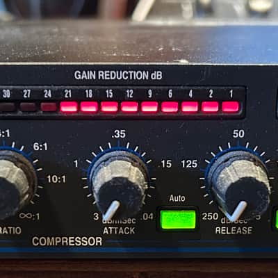 dbx 1066 Dual-Channel Compressor / Limiter / Gate | Reverb