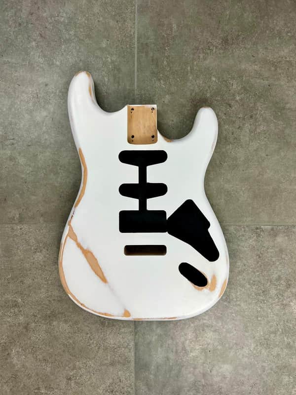 Stratocaster Body relic white image 1
