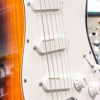 1990 Fender Custom Shop Deluxe Stratocaster image 10