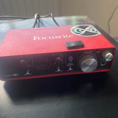 Focusrite Scarlett 2i4 USB 2.0 Audio Interface 2013 - 2016 - Red / Black image 3