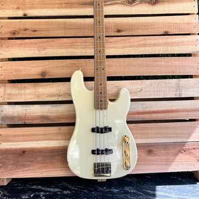 Charvel San Dimas Tele Bass 1982 Cream white image 1