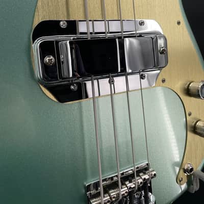 Immagine Electrical Guitar Company 34.00 bolt on Aluminum neck P Bass Rickenbacker horseshoe 2023 - Polished and Mystic Surf Green - 6