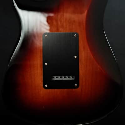 Fender Player Stratocaster with Maple Fretboard 2018 - 2024 - 3-Color Sunburst image 7