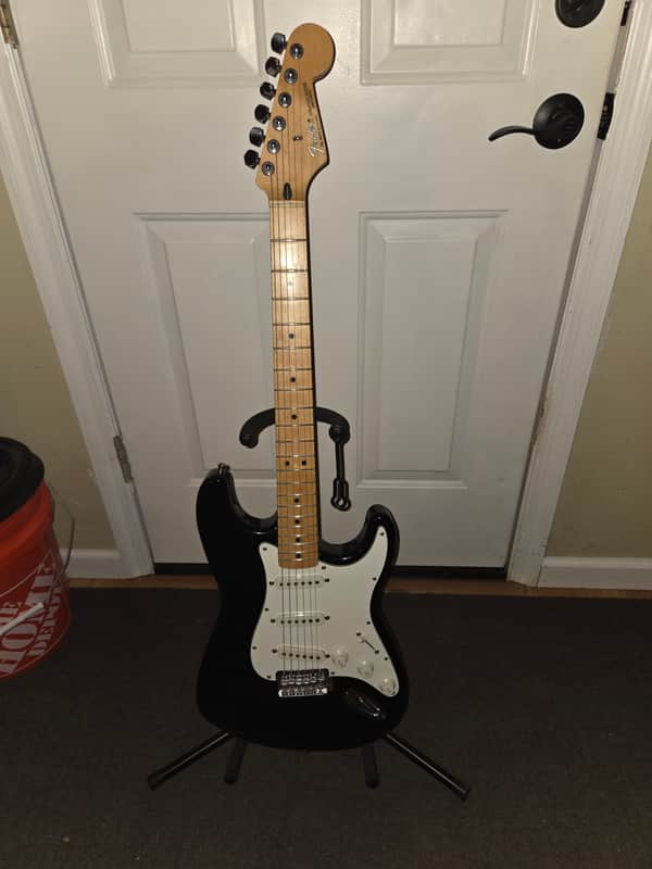 Fender Standard Stratocaster with Vintage Tremolo 1991 - 1997 | Reverb