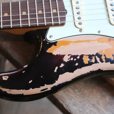 FENDER Mike McCready Signature Stratocaster 3-Color Sunburst Relic, HARDCASE, 3, 38 KG image 5