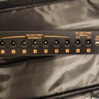 Like New Kmise PR -01 Powered Pedal Board with Accessories Kmise image 5