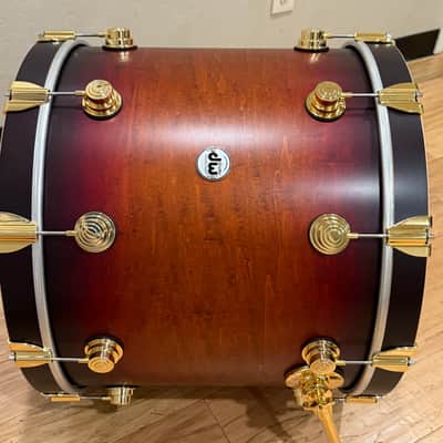 DW Collector's Standard Maple 18x22 Bass Drum in Satin Tobacco Burst with Gold Hardware (Rm 4) image 2