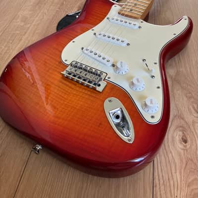 2015 Fender Standard Stratocaster Plus Top with Maple Fretboard 2013 - 2017 - Cherry Burst image 13