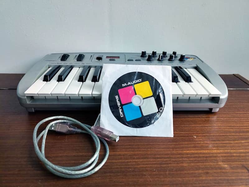 M-Audio Oxygen 8 25-Key MIDI Controller Keyboard 2002 - 2005 - Silver image 1