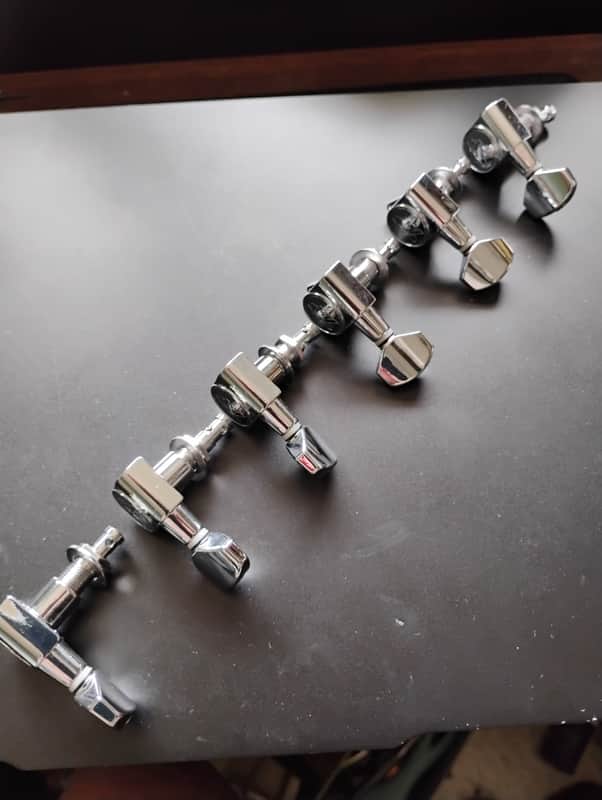 Wilkinson EZ Lock 6 in line tuners / machine heads, parts for project image 1
