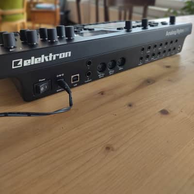 Elektron Analog Rytm MkII 2020 - 8 voices analog drum machine + Decksaver - Black edition image 4