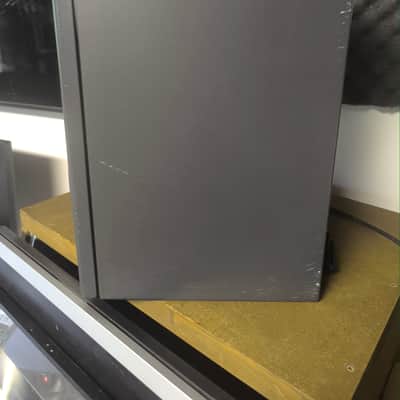 Klein and Hummel O300 set of active monitors image 5