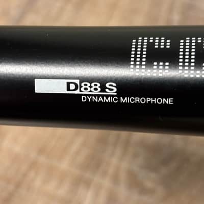 AKG D88S Dynamic Supercardioid Vocal Microphone image 3