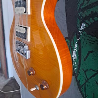 Juicy guitars Santana tribute 2024 - Amber image 9
