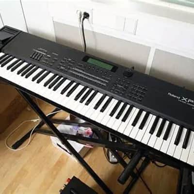 Roland XP-80 76-Key 64-Voice Music Workstation Keyboard 1999 - 2004 - Black