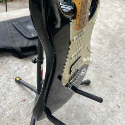 Fender Standard Stratocaster HSS Maple Neck 2010 - Black image 11