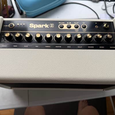 Positive Grid Spark 2 with battery and pedal image 2
