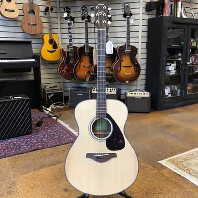 Yamaha FS800 Solid Top Concert Acoustic Guitar Natural image 4