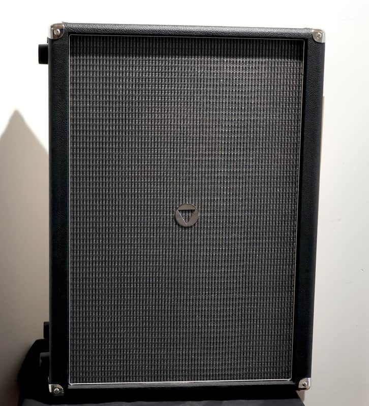 VBoutique Vumble 2x12 Cab Black BroncoTolex / Silver Grill unloaded image 1