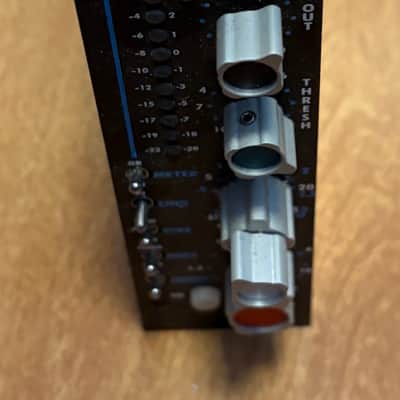 API 527 500 Series Compressor / Limiter Module image 2