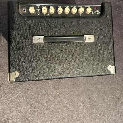 Fender Rumble 40 V3 40-Watt 1x10" Bass Combo 2015 - Present - Black image 3