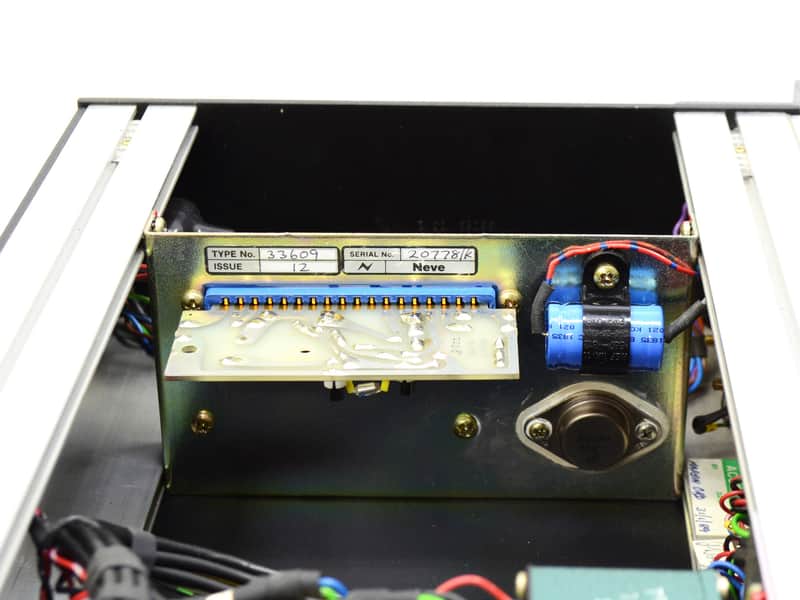 Neve 33609 Discrete Stereo Compressor / Limiter Metal Knob image 5