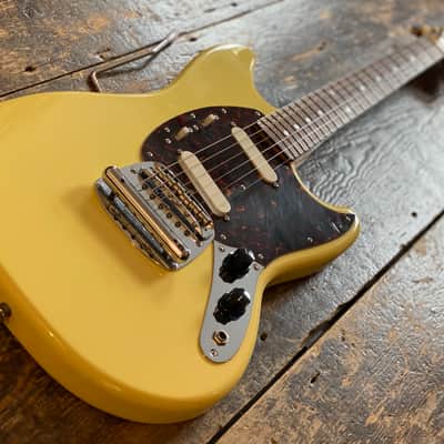 Fender Mustang 1969 Reissue Vintage White/Yellow CIJ Japan 2002 w/ Hardcase image 4