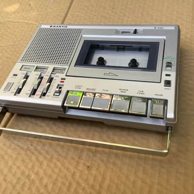 Sanyo Sanyo M-A5LL Portable cassette tape player recorder with pitch speed control and build in speaker Japan vintage image 9