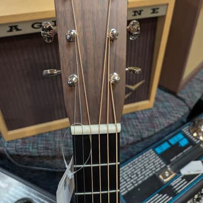 Martin Standard Series D-28 Left-Handed 2018- Natural image 3