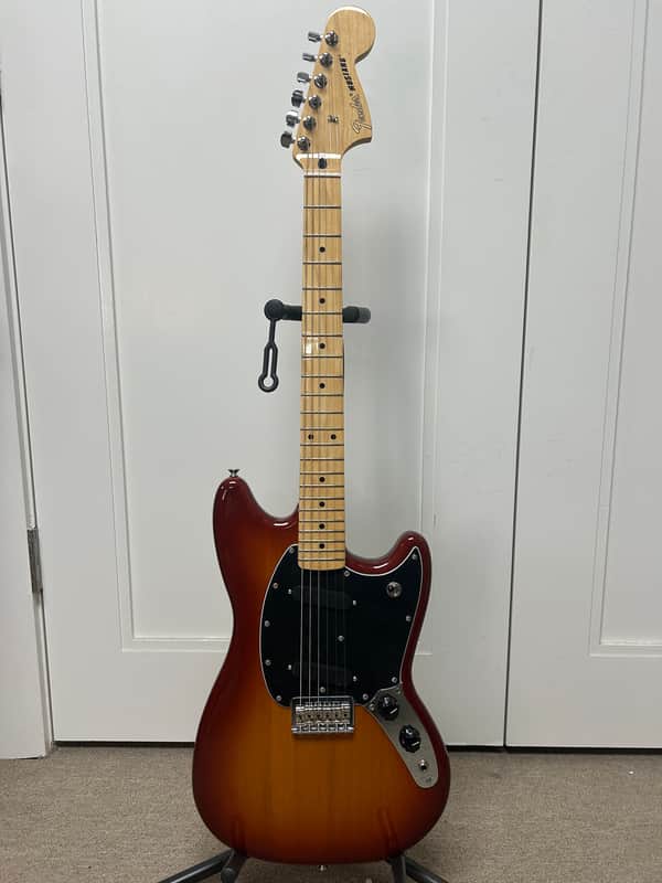 Fender Player Mustang Electric Guitar - Sienna Sunburst