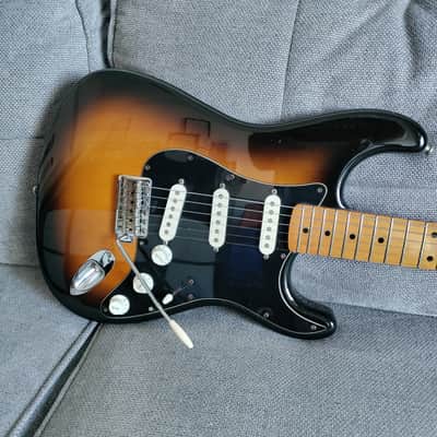 2006 Fender Classic Series '50s Stratocaster 2-Color Sunburst w/GIGBAG image 2