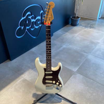 Fender American Professional II Stratocaster with Rosewood Fretboard 2020 - Present - Olympic White image 1