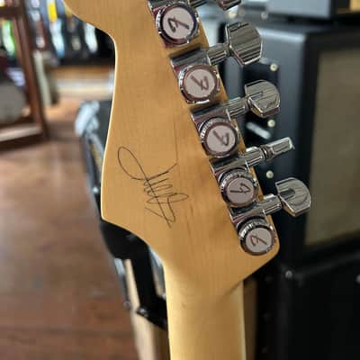 Fender Juanes Signature Stratocaster - Luna White 8lbs. 1.6oz. #JL230573  Hardshell Case image 7