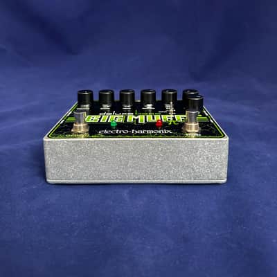 Electro-Harmonix Deluxe Bass Big Muff Pi Distortion / Sustainer 2012 - Present - Black / Green image 2