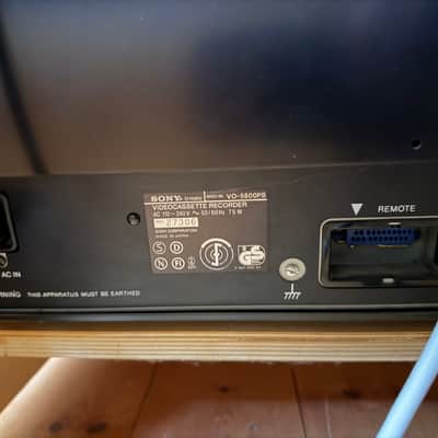 Sony U-matic analog tape machine image 3